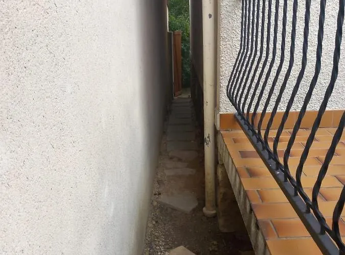 Petite Maison Cosy Dans Un Jardin.