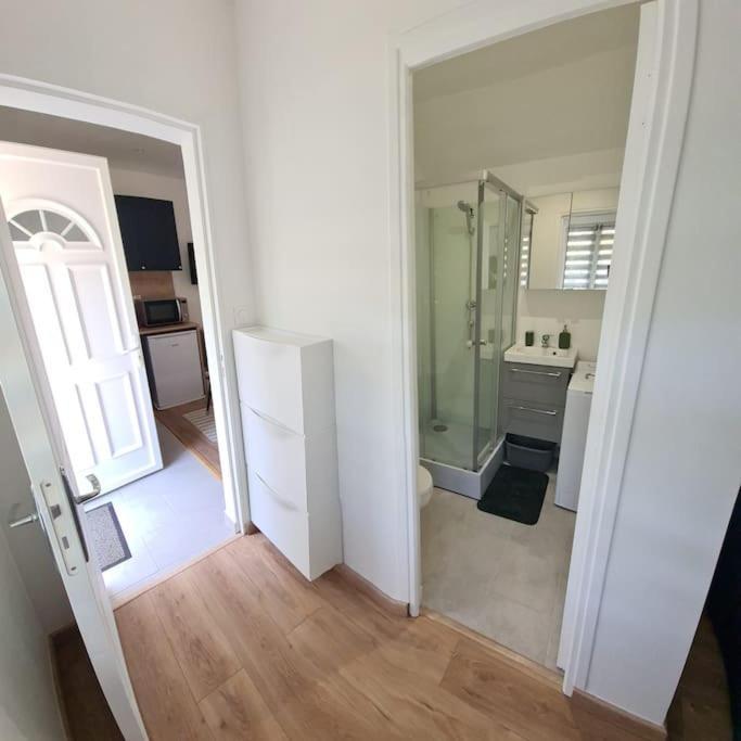 Petite Maison Cosy Dans Un Jardin. Apartment Ermont